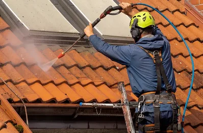 Démoussage et hydrofuge de toiture à Azerat